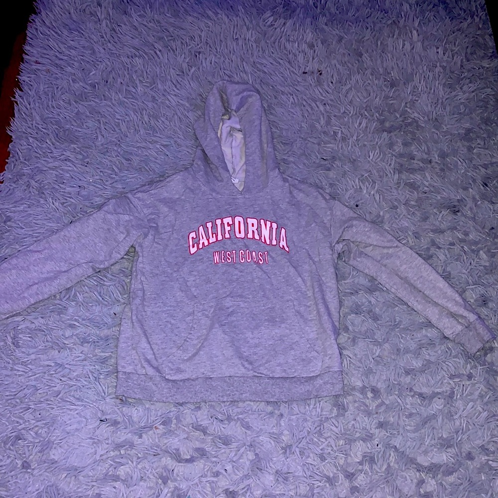 This is a very likely worn sweatshirt from Shein. That just does not fit anymore